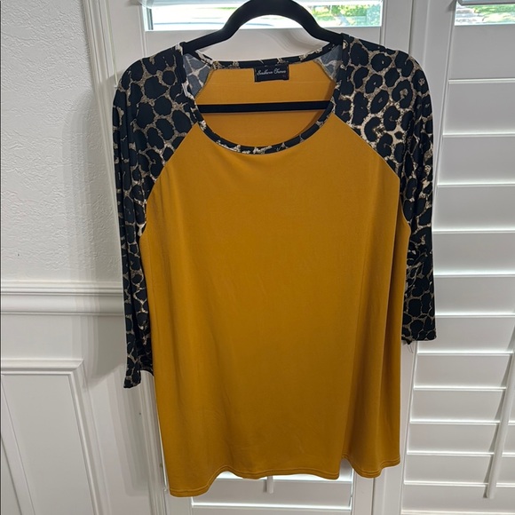 Mustard and Black Women's Top - Picture 1 of 6